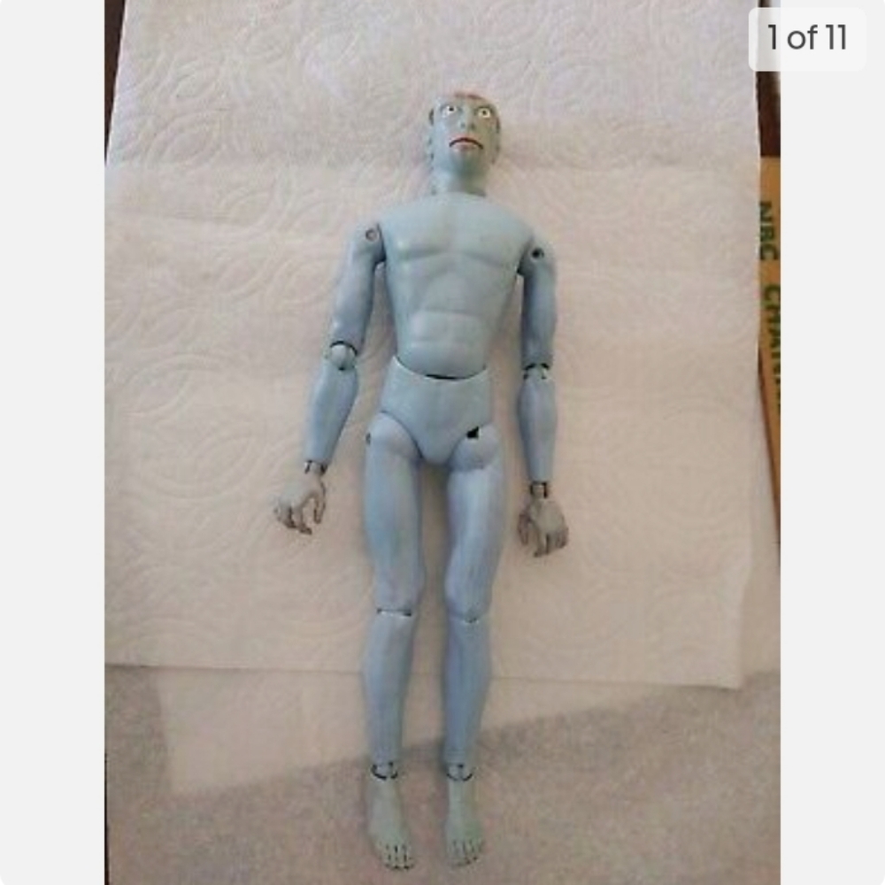 Action Figure - Picture 2 of 3